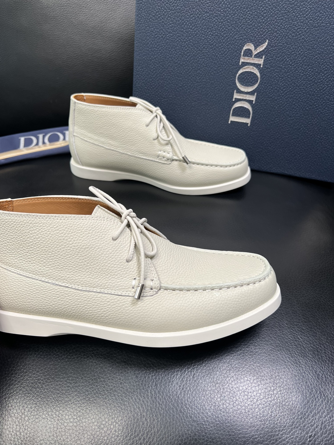 Dior 顶级工艺品 迪奥 专柜同步 原厂配置，意大利进口原版牛皮拼布面料，透气舒适进口水染牛里垫，鞋底