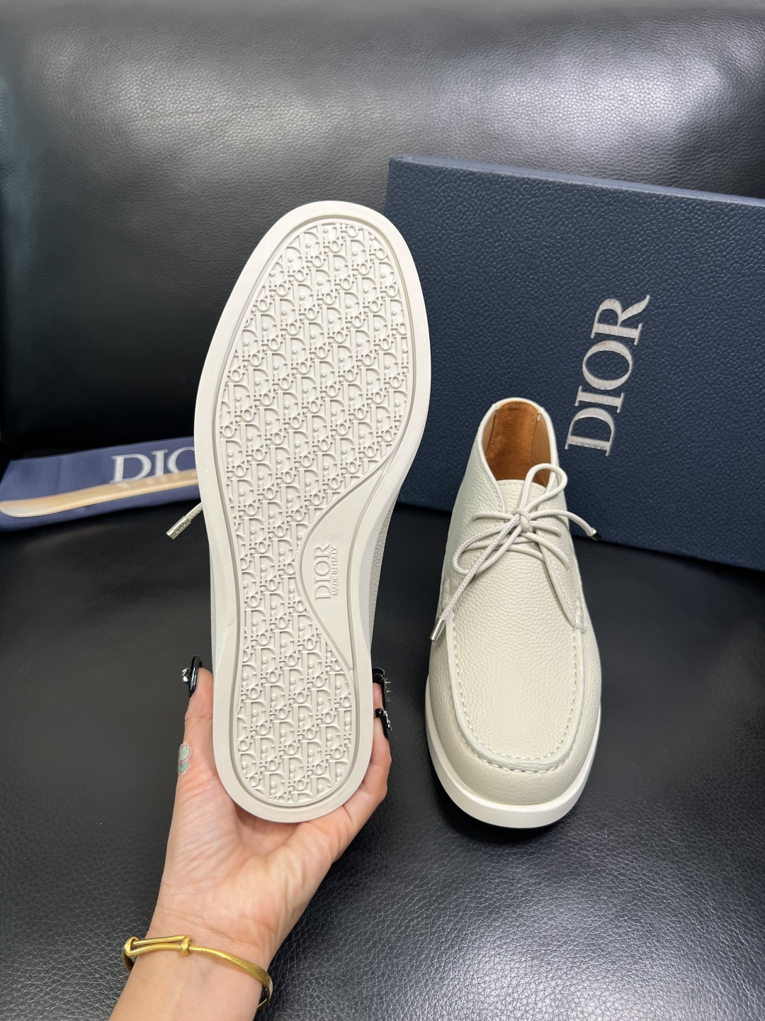 Dior 顶级工艺品 迪奥 专柜同步 原厂配置，意大利进口原版牛皮拼布面料，透气舒适进口水染牛里垫，鞋底