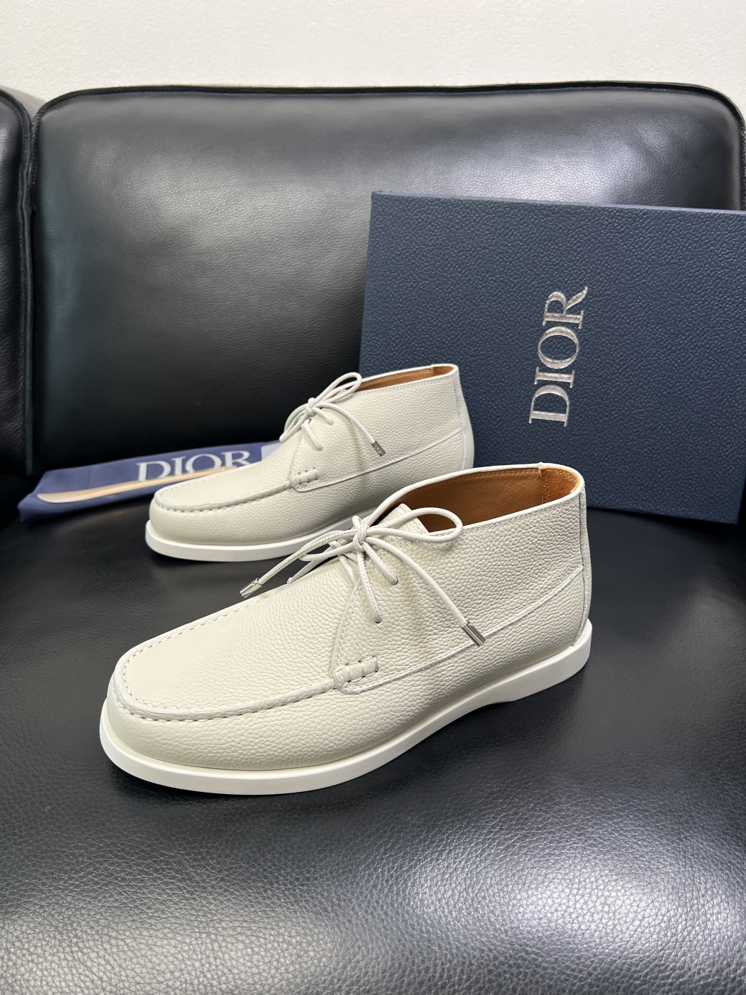 Dior 顶级工艺品 迪奥 专柜同步 原厂配置，意大利进口原版牛皮拼布面料，透气舒适进口水染牛里垫，鞋底