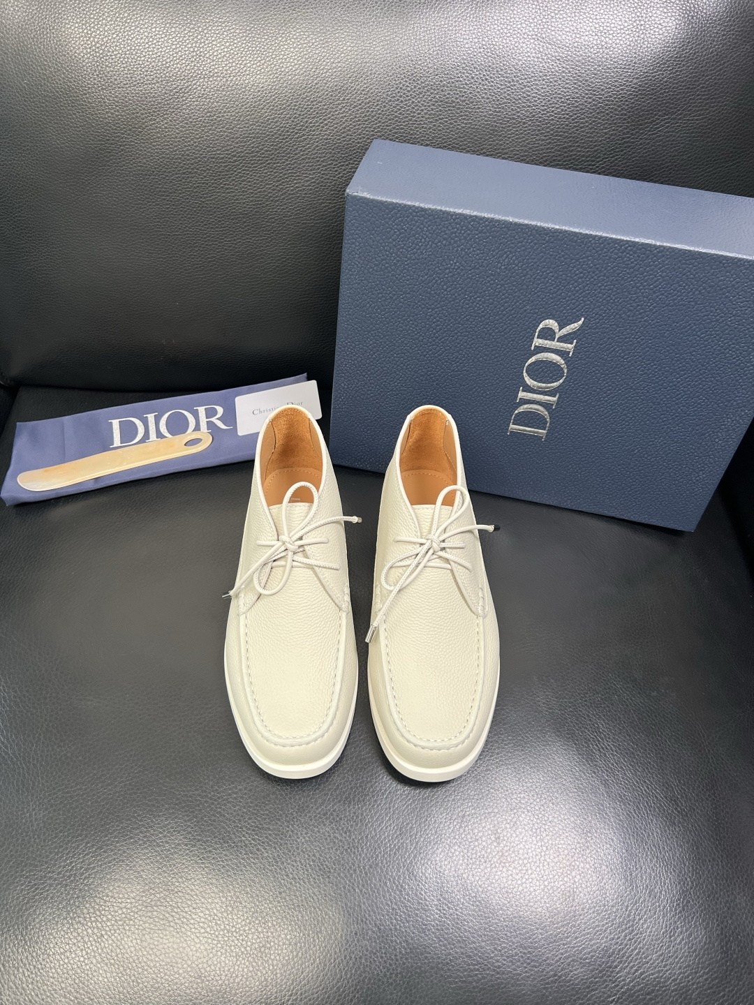 Dior 顶级工艺品 迪奥 专柜同步 原厂配置，意大利进口原版牛皮拼布面料，透气舒适进口水染牛里垫，鞋底
