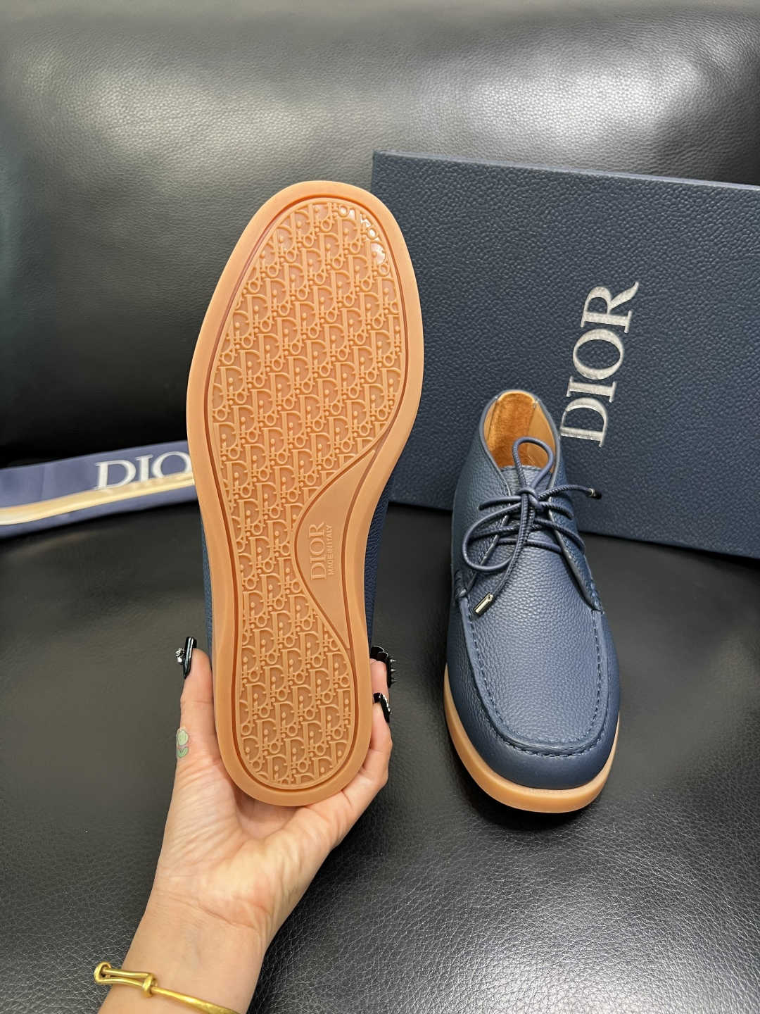 Dior 顶级工艺品 迪奥 专柜同步 原厂配置，意大利进口原版牛皮拼布面料，透气舒适进口水染牛里垫，鞋底
