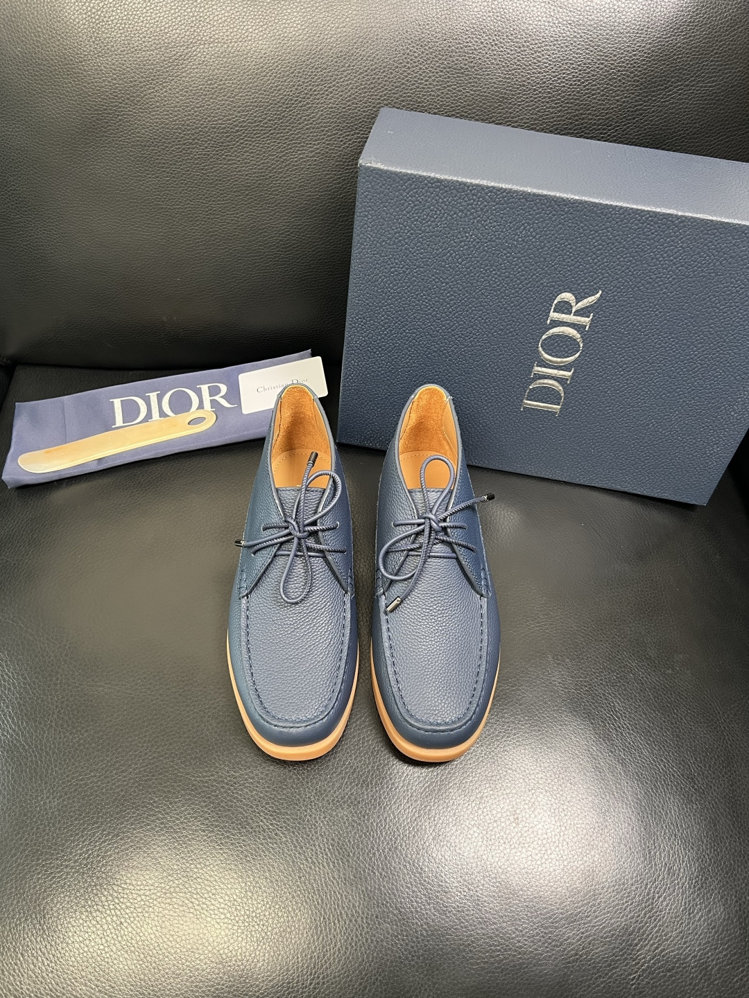 Dior 顶级工艺品 迪奥 专柜同步 原厂配置，意大利进口原版牛皮拼布面料，透气舒适进口水染牛里垫，鞋底