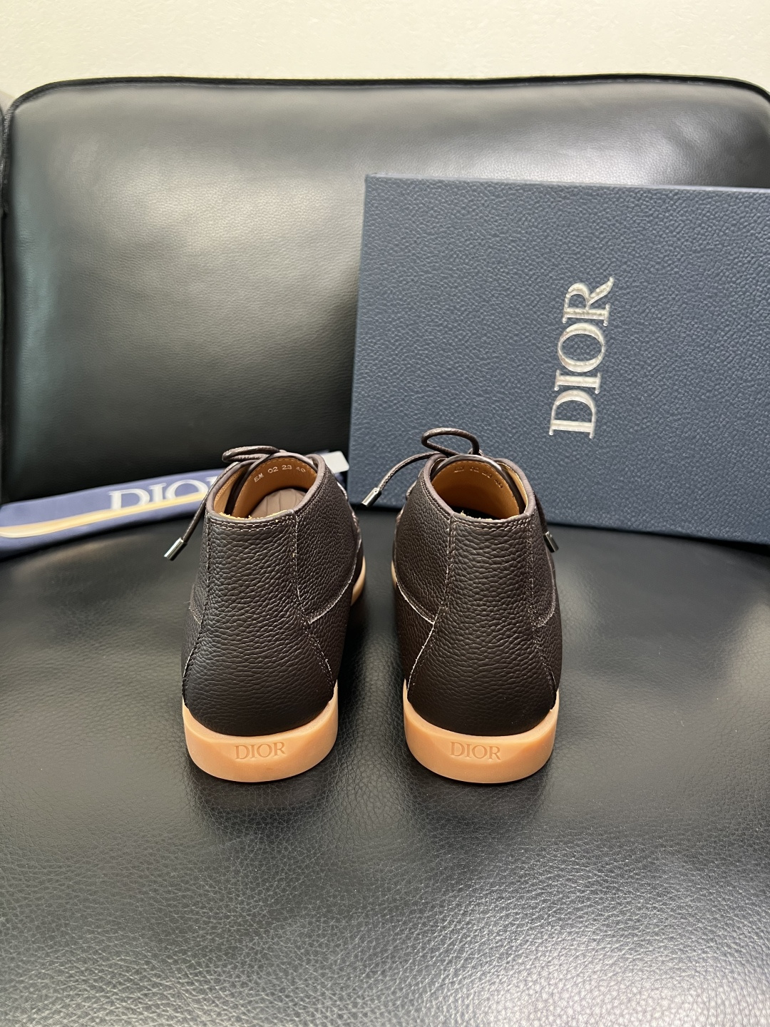 Dior 顶级工艺品 迪奥 专柜同步 原厂配置，意大利进口原版牛皮拼布面料，透气舒适进口水染牛里垫，鞋底