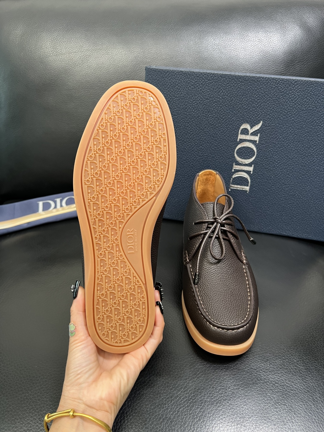 Dior 顶级工艺品 迪奥 专柜同步 原厂配置，意大利进口原版牛皮拼布面料，透气舒适进口水染牛里垫，鞋底