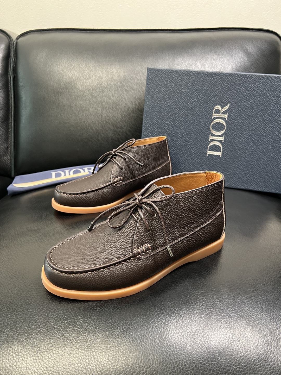 Dior 顶级工艺品 迪奥 专柜同步 原厂配置，意大利进口原版牛皮拼布面料，透气舒适进口水染牛里垫，鞋底