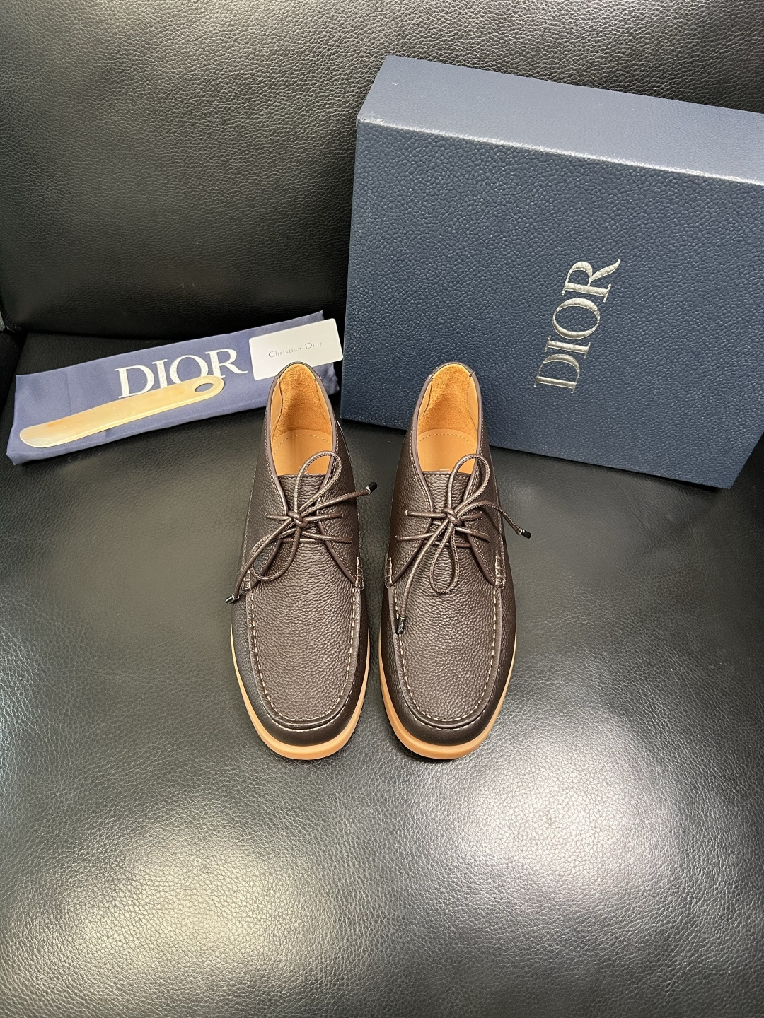 Dior 顶级工艺品 迪奥 专柜同步 原厂配置，意大利进口原版牛皮拼布面料，透气舒适进口水染牛里垫，鞋底