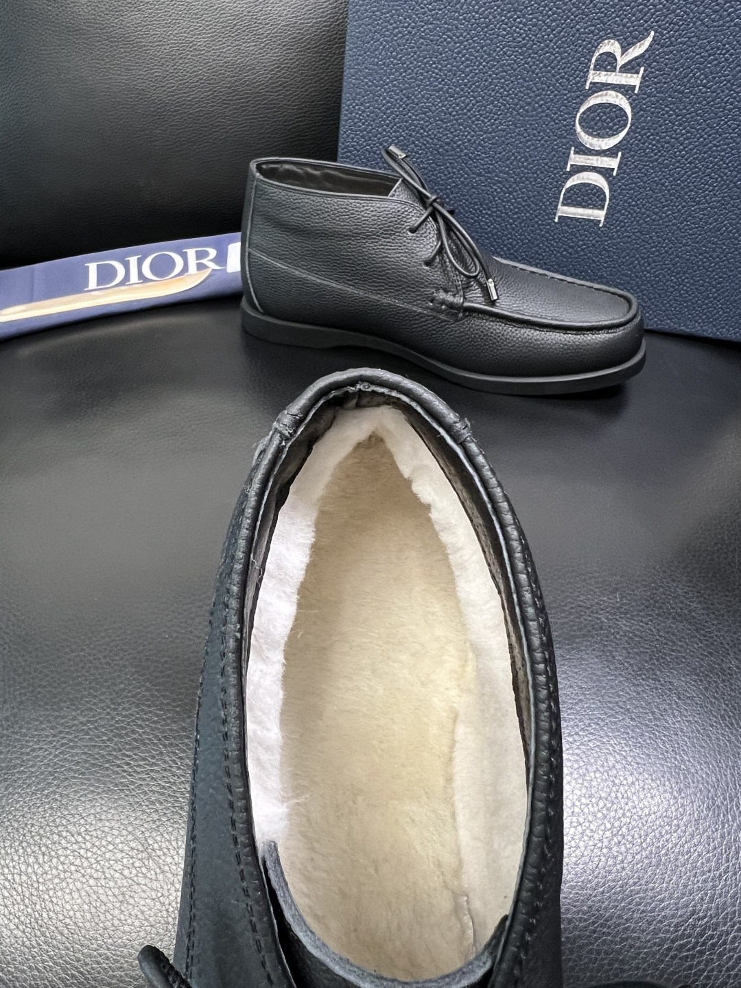 Dior 顶级工艺品 迪奥 专柜同步 原厂配置，意大利进口原版牛皮拼布面料，透气舒适进口水染牛里垫，鞋底