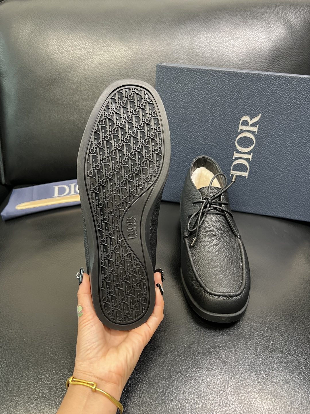 Dior 顶级工艺品 迪奥 专柜同步 原厂配置，意大利进口原版牛皮拼布面料，透气舒适进口水染牛里垫，鞋底
