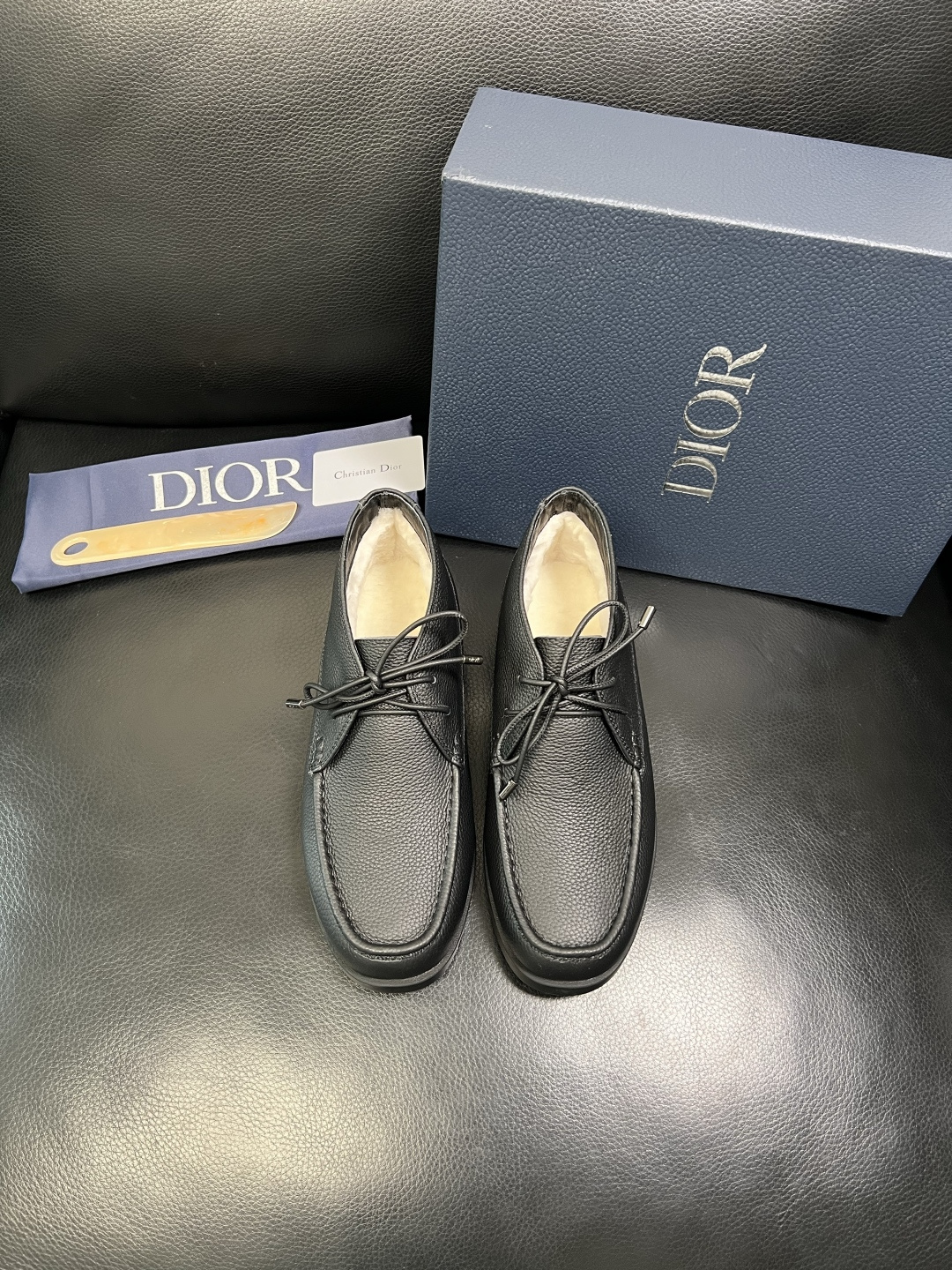 Dior 顶级工艺品 迪奥 专柜同步 原厂配置，意大利进口原版牛皮拼布面料，透气舒适进口水染牛里垫，鞋底