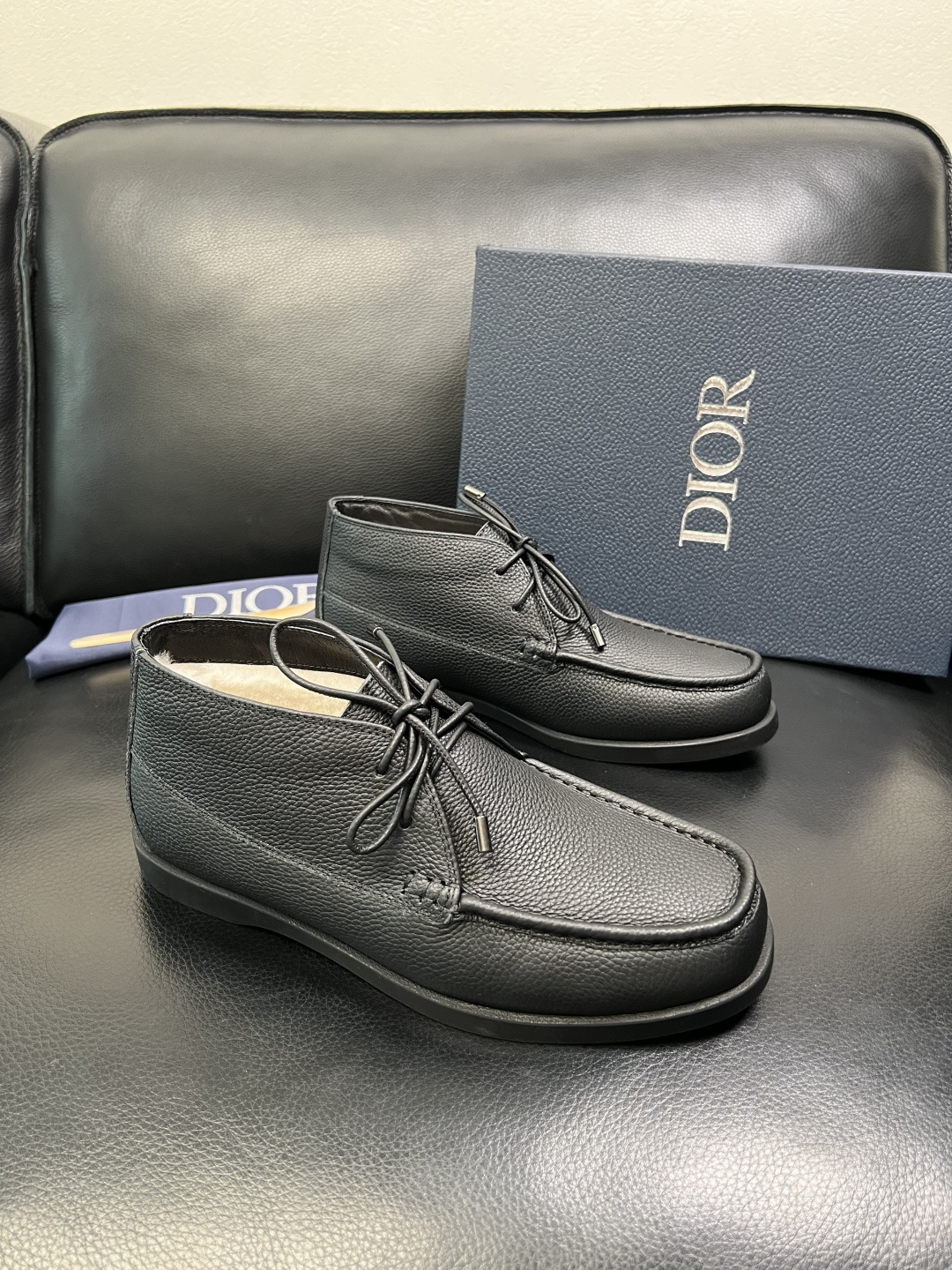 Dior 顶级工艺品 迪奥 专柜同步 原厂配置，意大利进口原版牛皮拼布面料，透气舒适进口水染牛里垫，鞋底