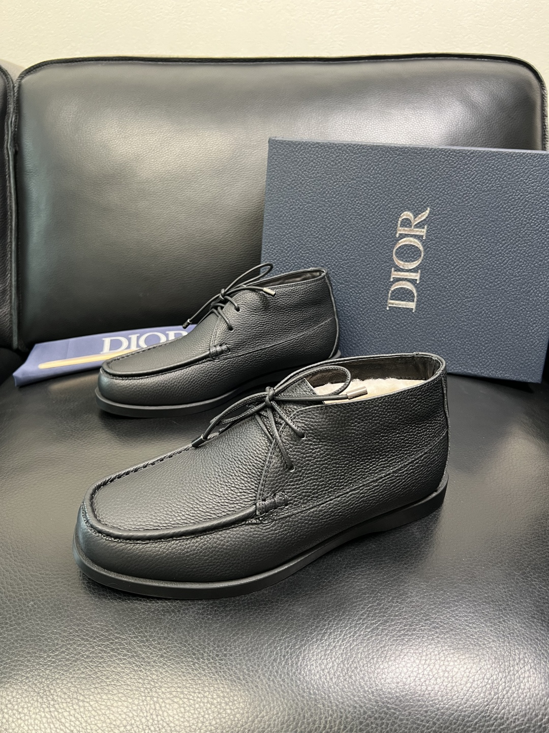 Dior 顶级工艺品 迪奥 专柜同步 原厂配置，意大利进口原版牛皮拼布面料，透气舒适进口水染牛里垫，鞋底