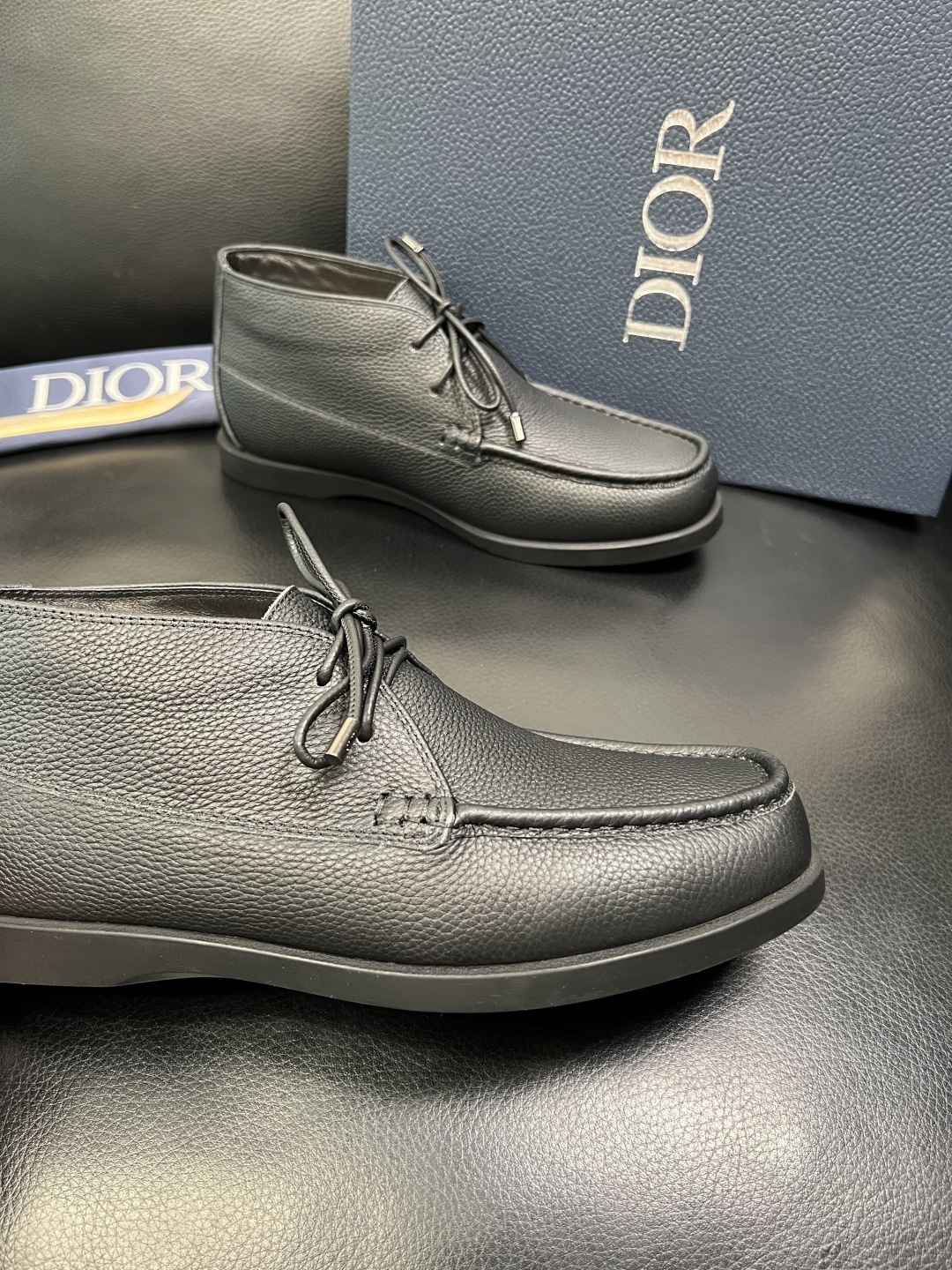 Dior 顶级工艺品 迪奥 专柜同步 原厂配置，意大利进口原版牛皮拼布面料，透气舒适进口水染牛里垫，鞋底