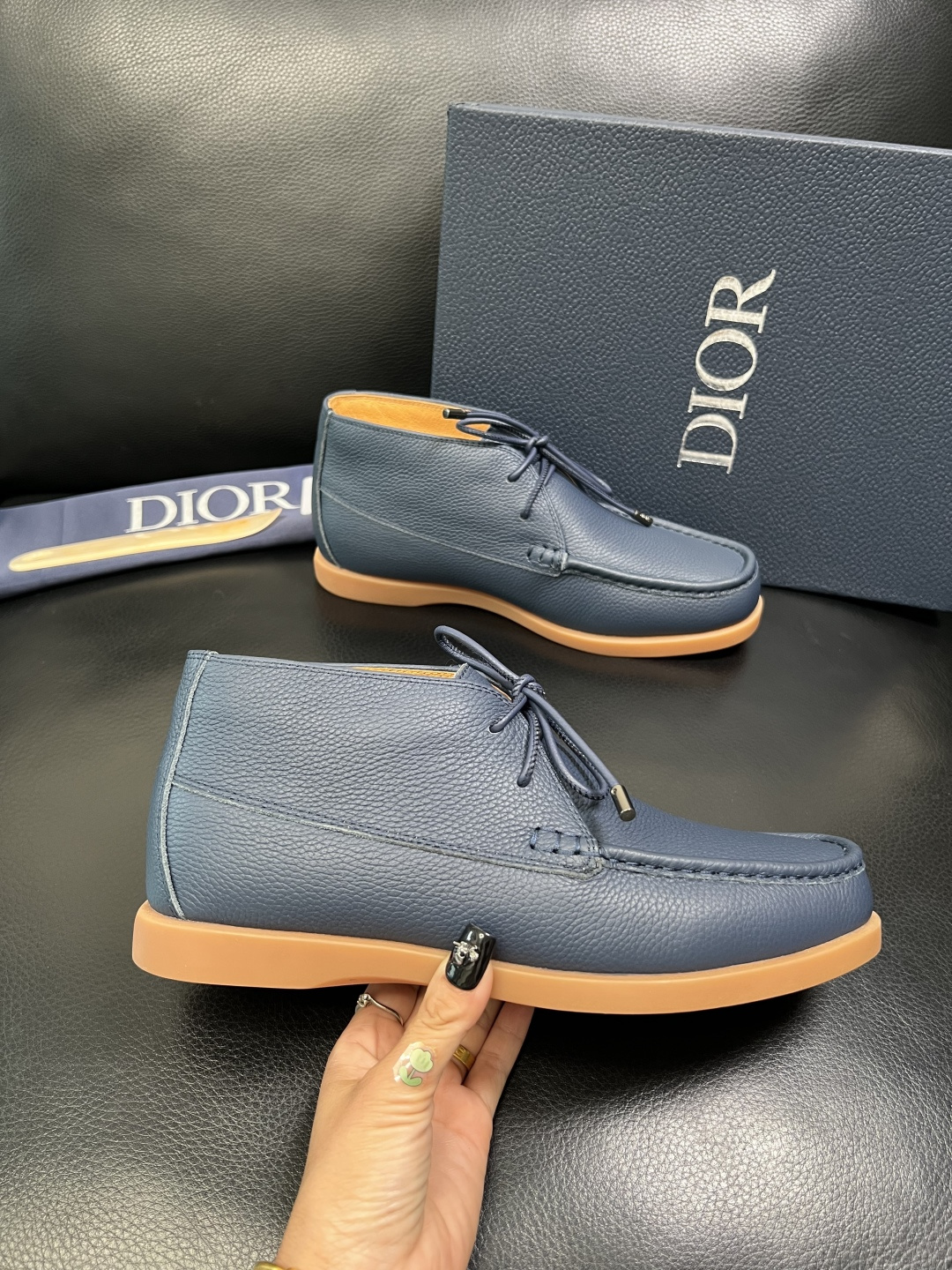 Dior 顶级工艺品 迪奥 专柜同步 原厂配置，意大利进口原版牛皮拼布面料，透气舒适进口水染牛里垫，鞋底