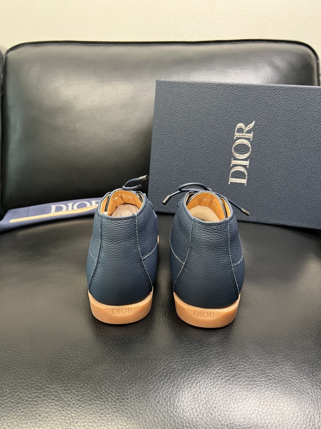 Dior 顶级工艺品 迪奥 专柜同步 原厂配置，意大利进口原版牛皮拼布面料，透气舒适进口水染牛里垫，鞋底