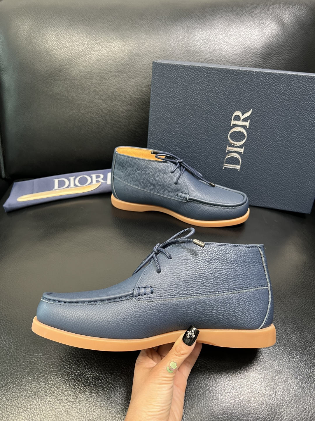 Dior 顶级工艺品 迪奥 专柜同步 原厂配置，意大利进口原版牛皮拼布面料，透气舒适进口水染牛里垫，鞋底