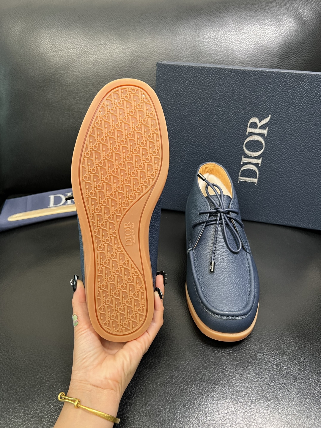 Dior 顶级工艺品 迪奥 专柜同步 原厂配置，意大利进口原版牛皮拼布面料，透气舒适进口水染牛里垫，鞋底