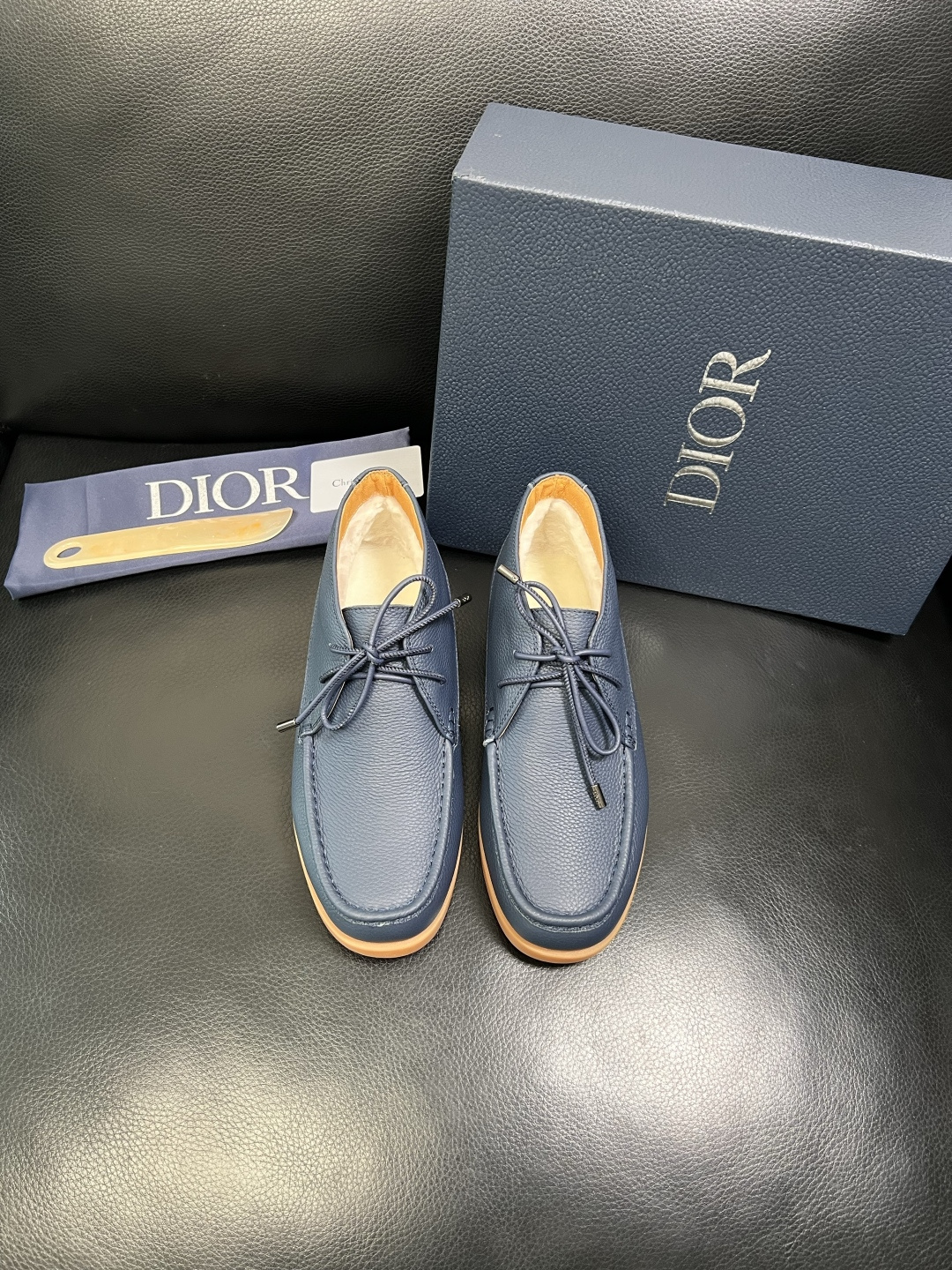 Dior 顶级工艺品 迪奥 专柜同步 原厂配置，意大利进口原版牛皮拼布面料，透气舒适进口水染牛里垫，鞋底