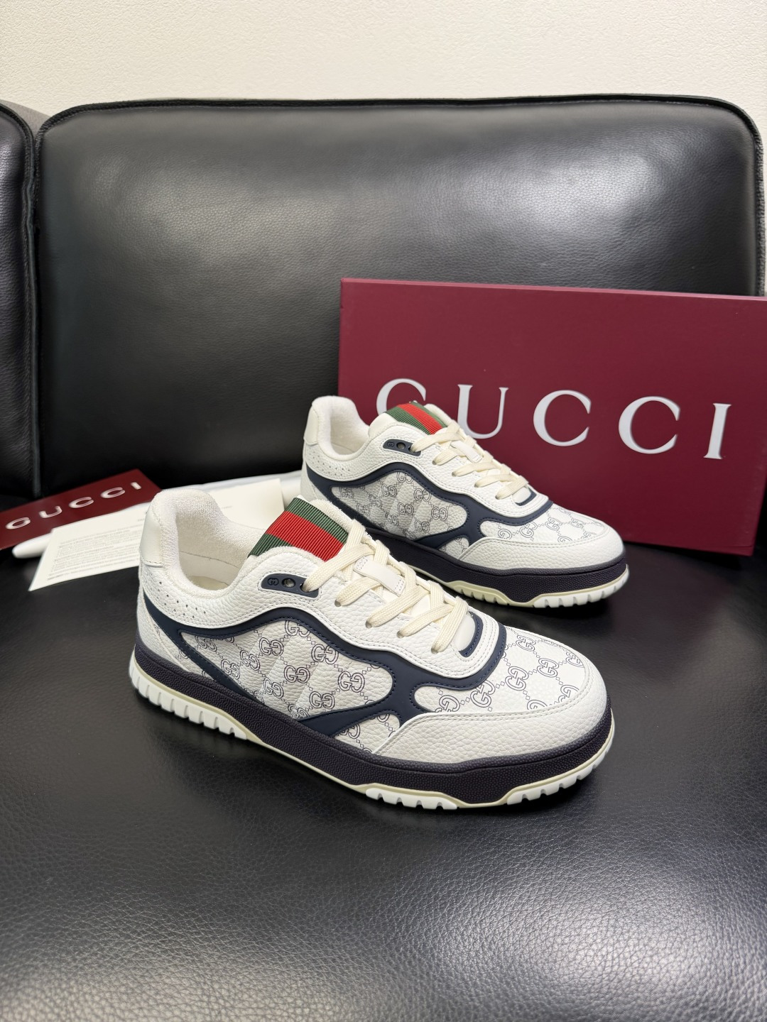 NO:604452,Gucci high-quality top handicrafts Gucci counter new model original configuration, Italian imported cowhide fabric, imported cowhide lining, breathable and comfortable, original soles are super comfortable, original factory and single goods, welcome to compare, code number 39-45 (customized 46),,gucci,cowhide19860909Gucci 高品质 顶级工艺品 古奇 专柜新款原厂配置,意大利进口牛皮面料,进口牛皮内里垫,透气舒适,鞋底原厂特供原版底超级舒适,原厂跟单货,欢迎对比,码数 39-45（订做 46）,,gucci,cowhide,Men's shoes