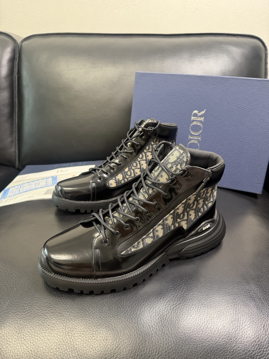 Dior 顶级工艺品 迪奥 专柜同步 原厂配置，高帮靴子意大利进口原版牛皮拼布面料，透气舒适进口水染牛里