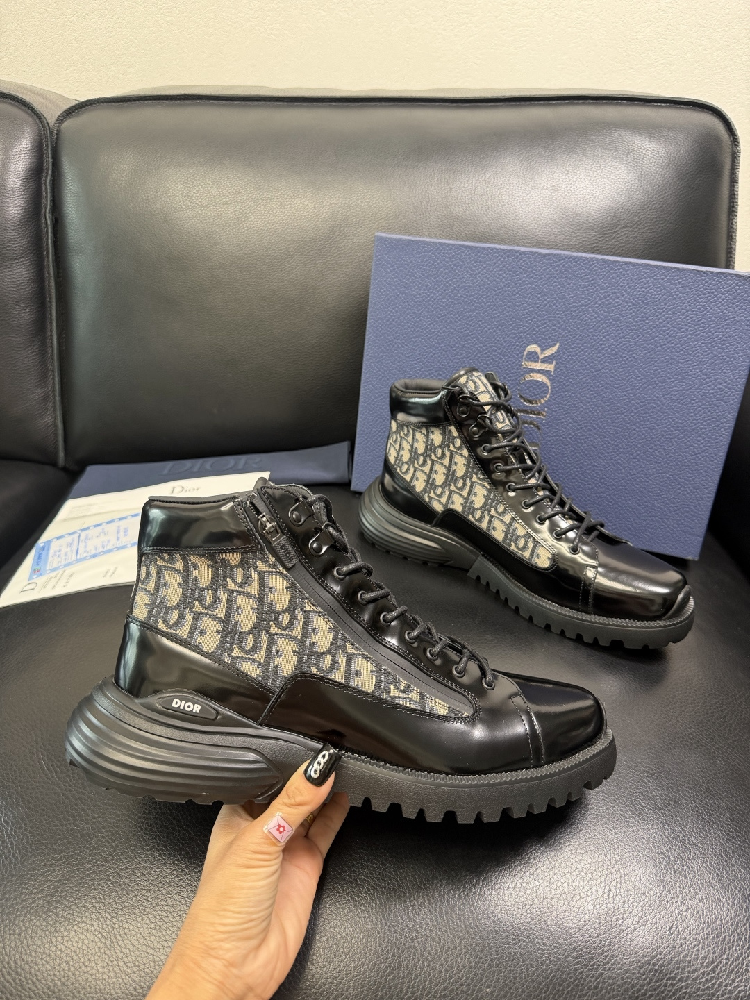 Dior 顶级工艺品 迪奥 专柜同步 原厂配置，高帮靴子意大利进口原版牛皮拼布面料，透气舒适进口水染牛里