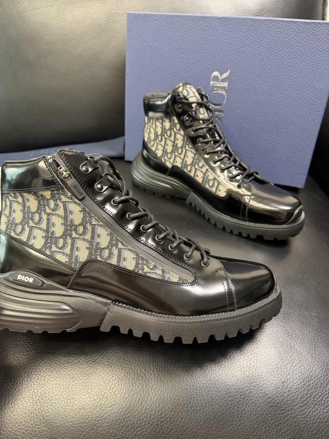 Dior 顶级工艺品 迪奥 专柜同步 原厂配置，高帮靴子意大利进口原版牛皮拼布面料，透气舒适进口水染牛里