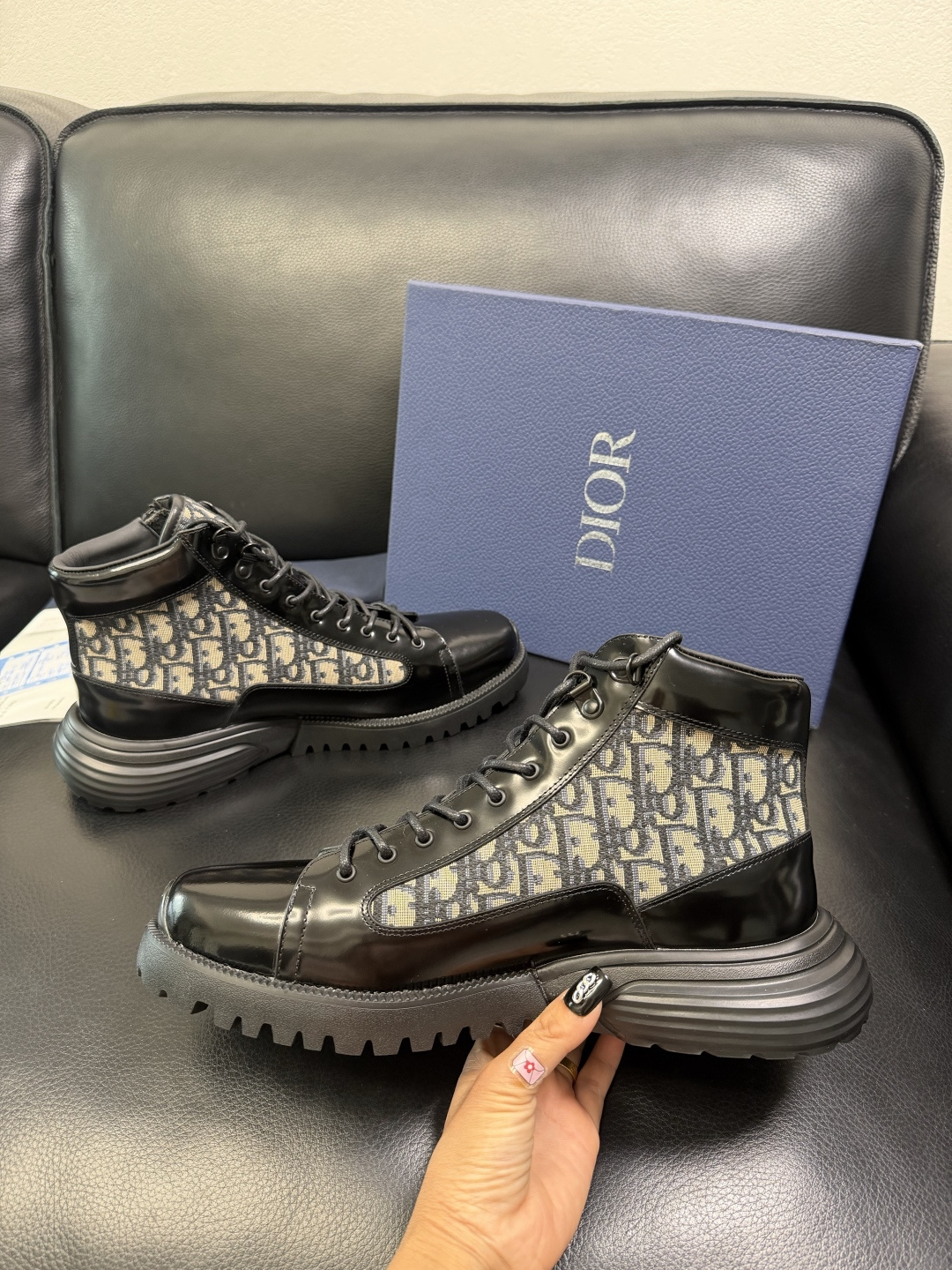 Dior 顶级工艺品 迪奥 专柜同步 原厂配置，高帮靴子意大利进口原版牛皮拼布面料，透气舒适进口水染牛里