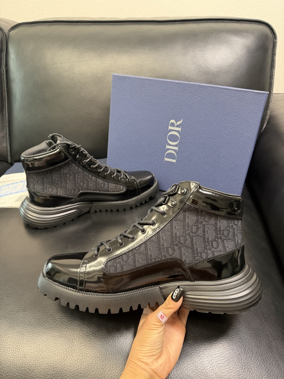 Dior 顶级工艺品 迪奥 专柜同步 原厂配置，高帮靴子意大利进口原版牛皮拼布面料，透气舒适进口水染牛里