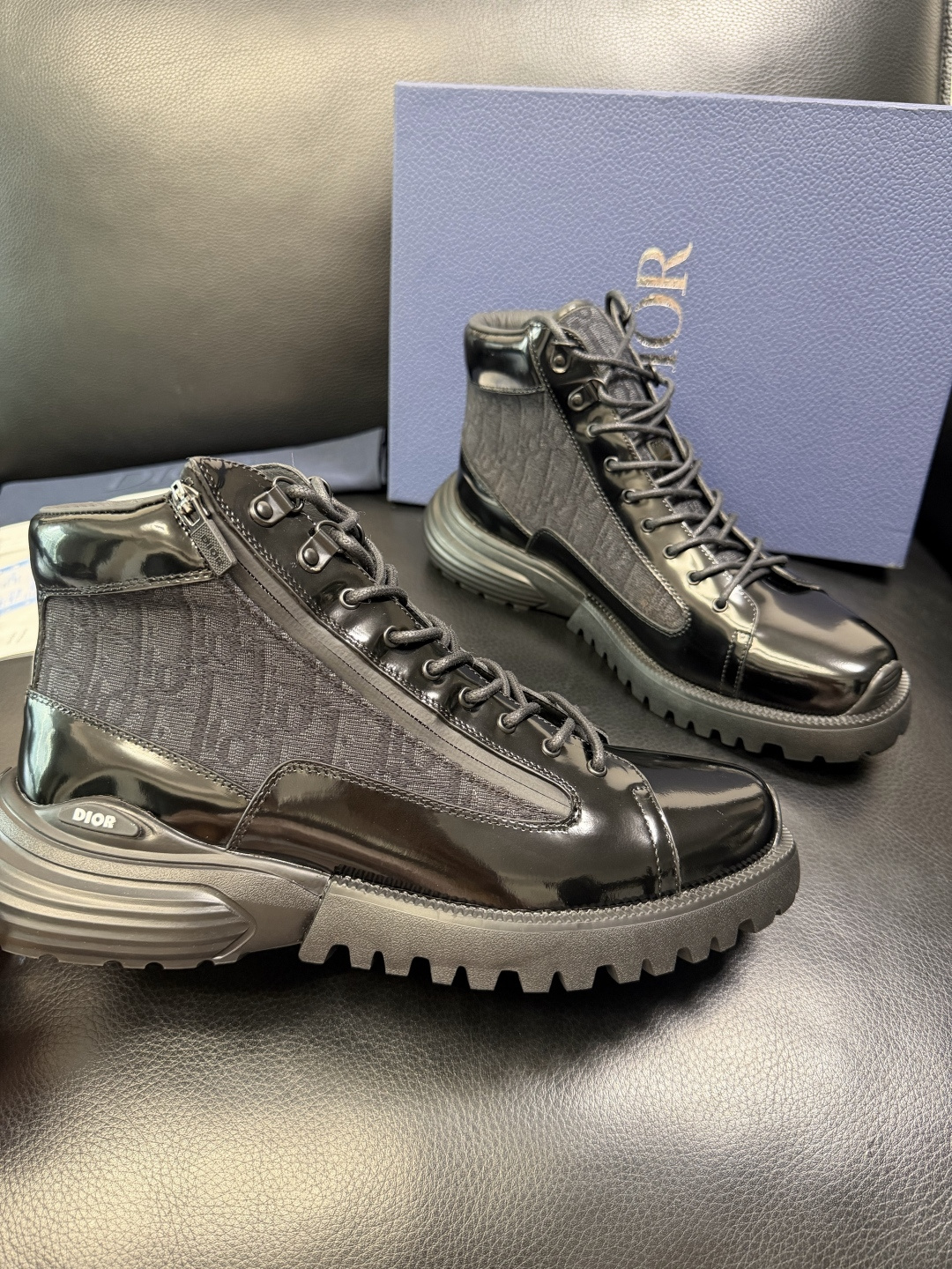 Dior 顶级工艺品 迪奥 专柜同步 原厂配置，高帮靴子意大利进口原版牛皮拼布面料，透气舒适进口水染牛里