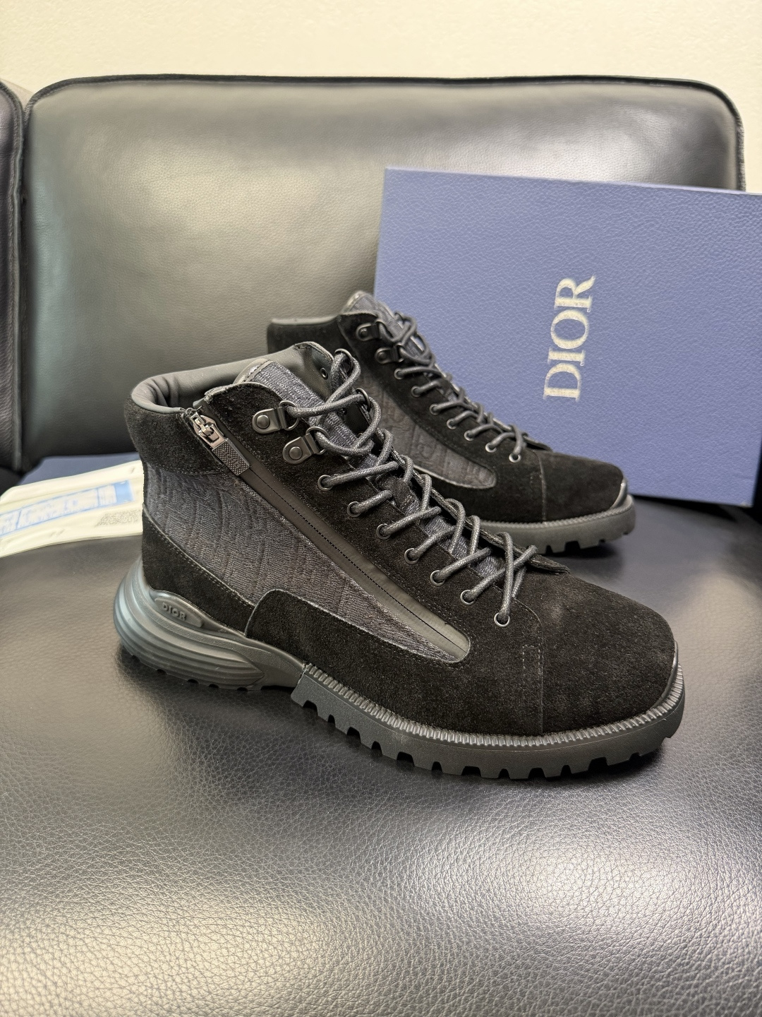 Dior 顶级工艺品 迪奥 专柜同步 原厂配置，高帮靴子意大利进口原版牛皮拼布面料，透气舒适进口水染牛里