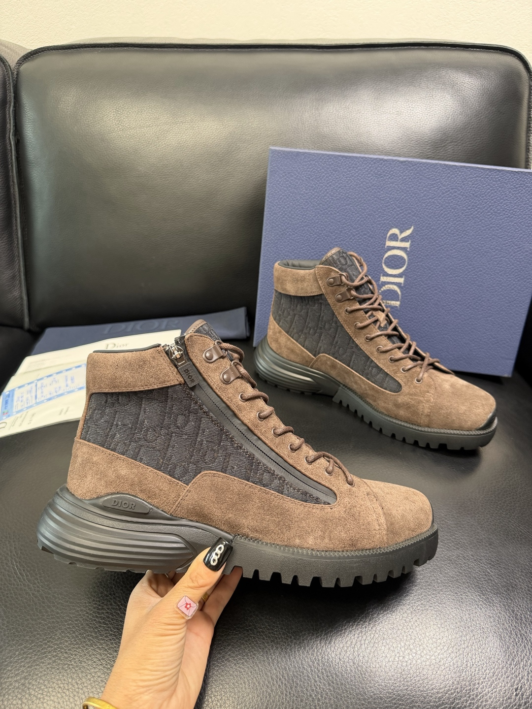 Dior 顶级工艺品 迪奥 专柜同步 原厂配置，高帮靴子意大利进口原版牛皮拼布面料，透气舒适进口水染牛里