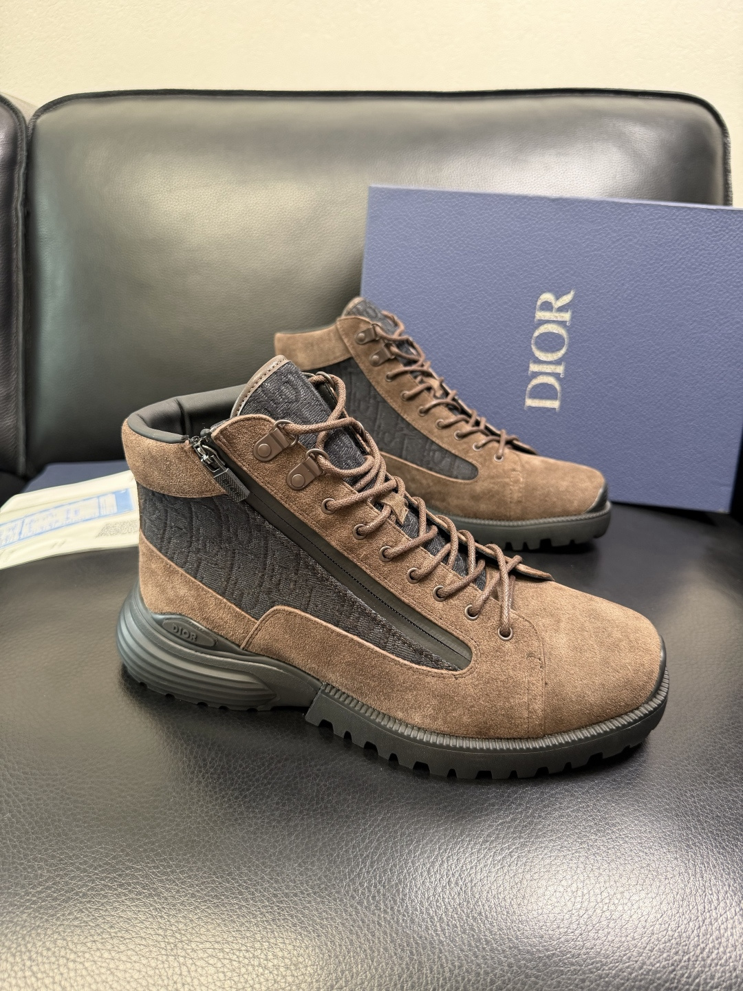 Dior 顶级工艺品 迪奥 专柜同步 原厂配置，高帮靴子意大利进口原版牛皮拼布面料，透气舒适进口水染牛里