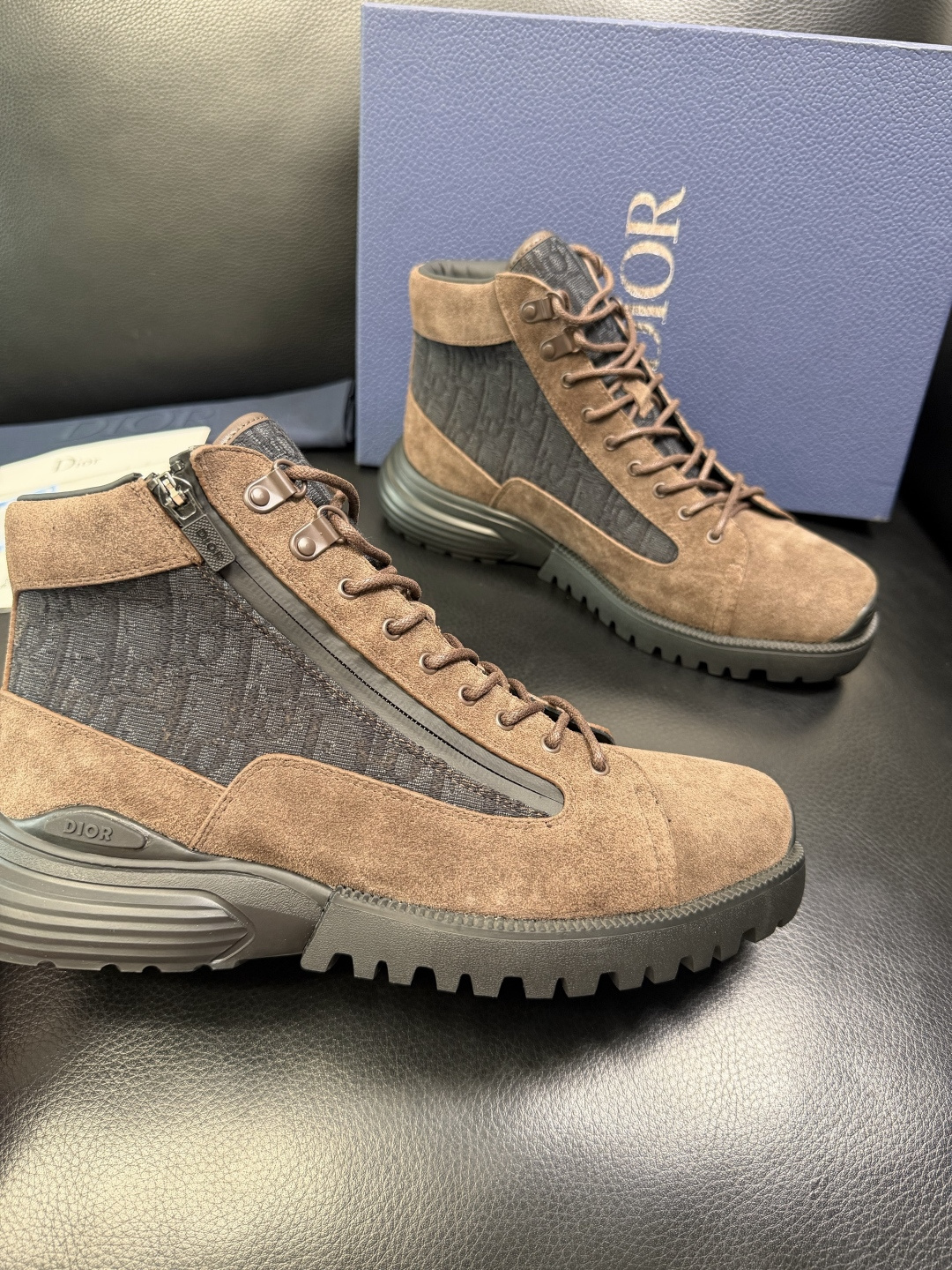 Dior 顶级工艺品 迪奥 专柜同步 原厂配置，高帮靴子意大利进口原版牛皮拼布面料，透气舒适进口水染牛里