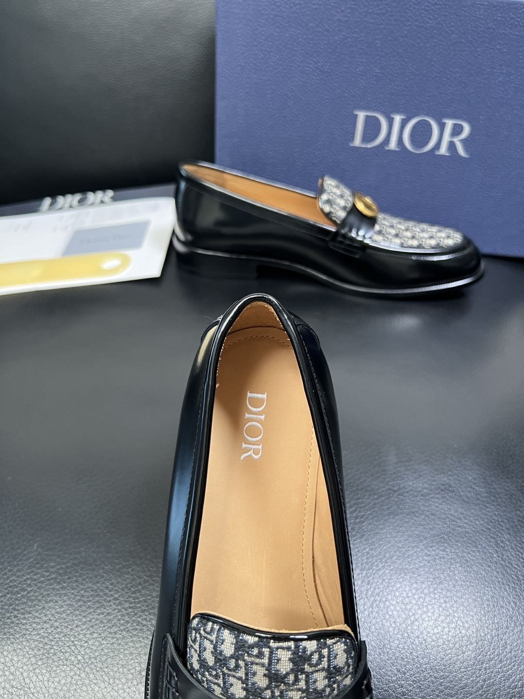 Dior 高品质 顶级工艺品 迪奥 皮鞋系列专柜同步原厂配置，意大利进口牛皮，全进口水染牛皮里垫，鞋底：