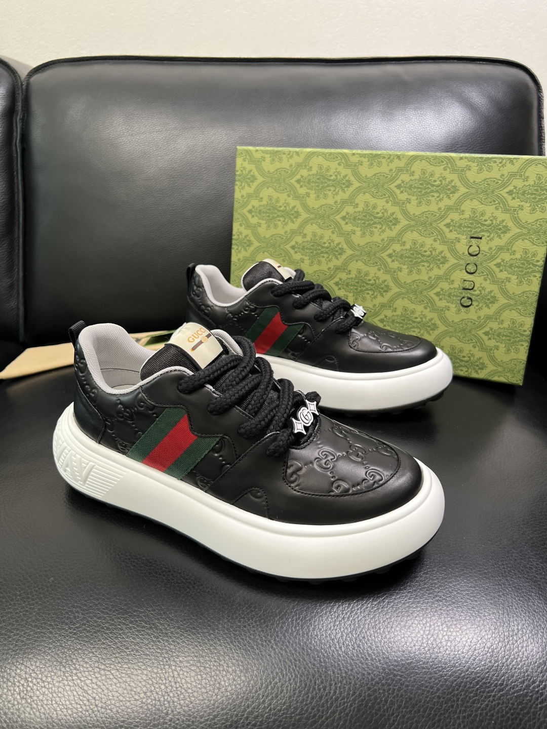 Gucci 高品质 顶级工艺品 古奇 专柜新款原厂配置，意大利进口牛皮面料，进口牛皮内里垫，透气舒适，鞋