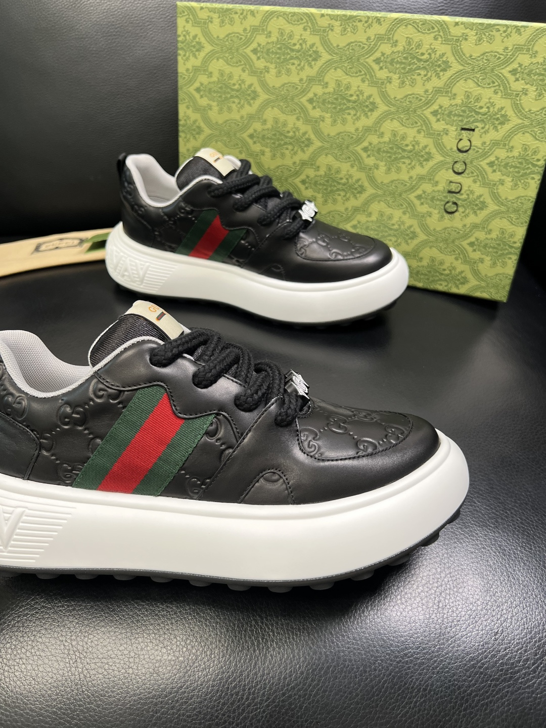 Gucci 高品质 顶级工艺品 古奇 专柜新款原厂配置，意大利进口牛皮面料，进口牛皮内里垫，透气舒适，鞋