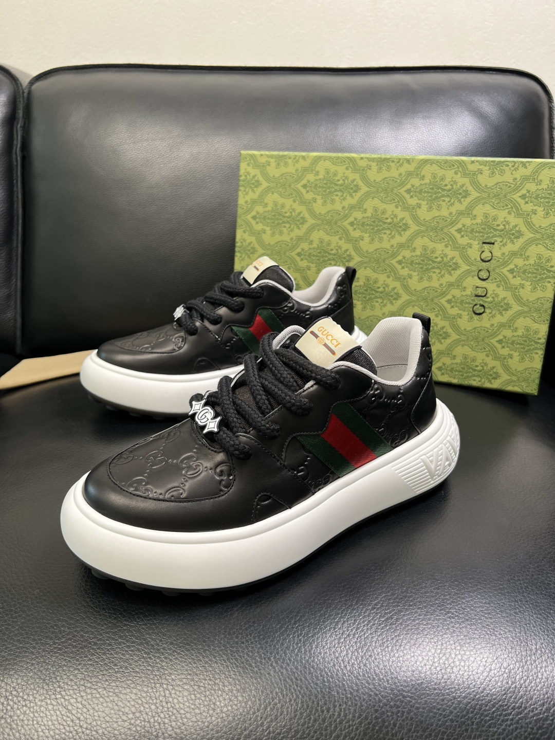 Gucci 高品质 顶级工艺品 古奇 专柜新款原厂配置，意大利进口牛皮面料，进口牛皮内里垫，透气舒适，鞋