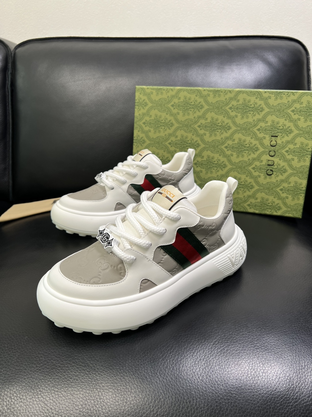 Gucci 高品质 顶级工艺品 古奇 专柜新款原厂配置，意大利进口牛皮面料，进口牛皮内里垫，透气舒适，鞋