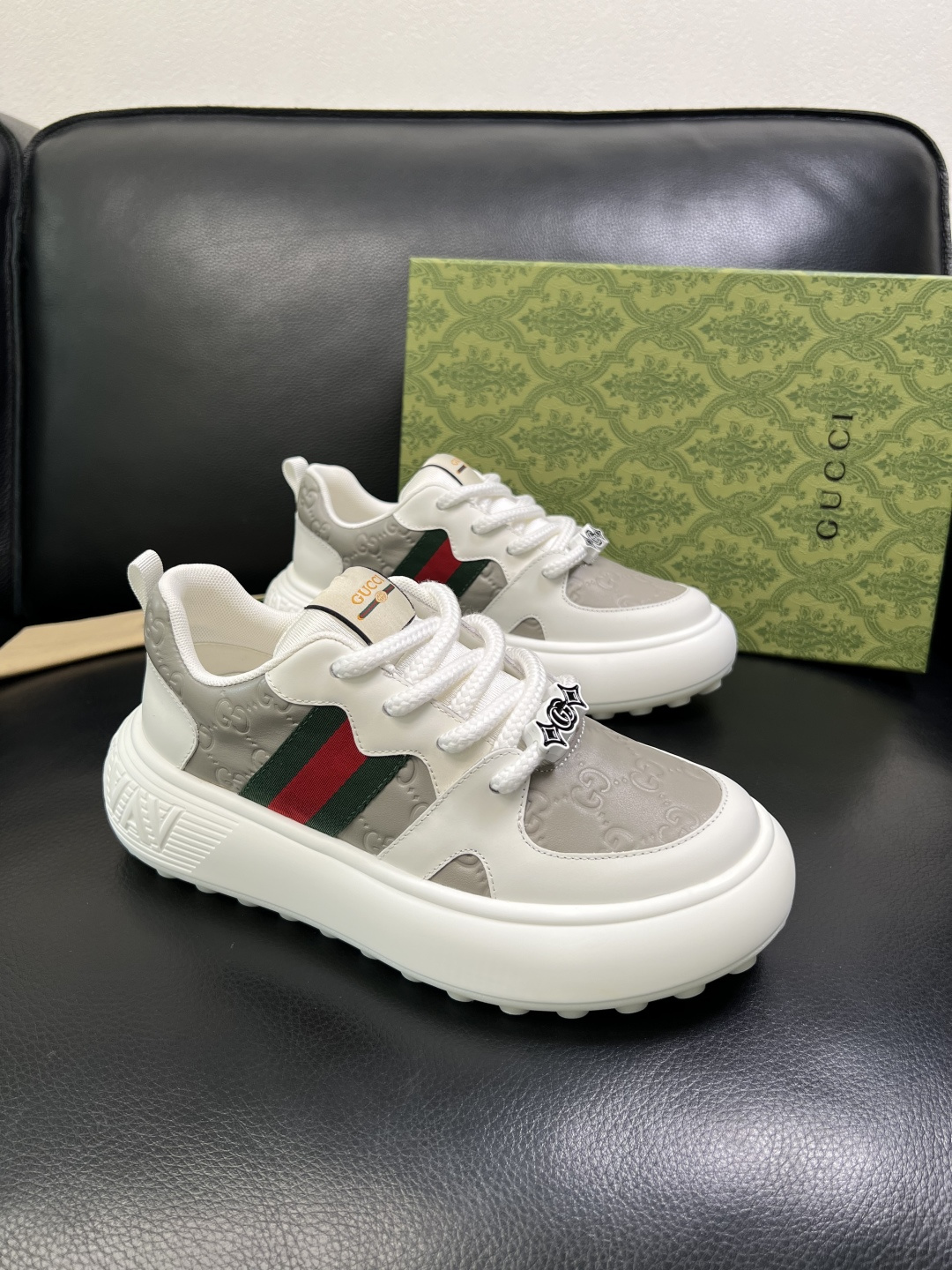 Gucci 高品质 顶级工艺品 古奇 专柜新款原厂配置，意大利进口牛皮面料，进口牛皮内里垫，透气舒适，鞋
