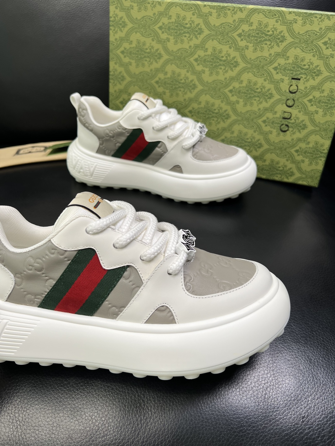 Gucci 高品质 顶级工艺品 古奇 专柜新款原厂配置，意大利进口牛皮面料，进口牛皮内里垫，透气舒适，鞋