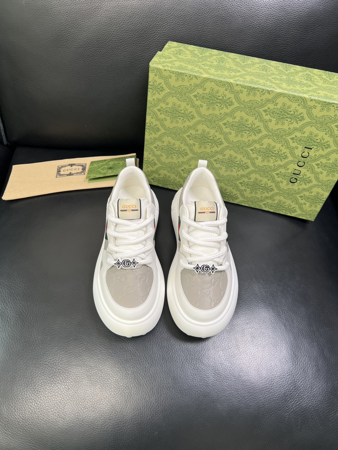 Gucci 高品质 顶级工艺品 古奇 专柜新款原厂配置，意大利进口牛皮面料，进口牛皮内里垫，透气舒适，鞋