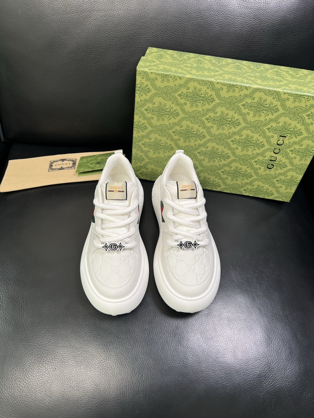 Gucci 高品质 顶级工艺品 古奇 专柜新款原厂配置，意大利进口牛皮面料，进口牛皮内里垫，透气舒适，鞋