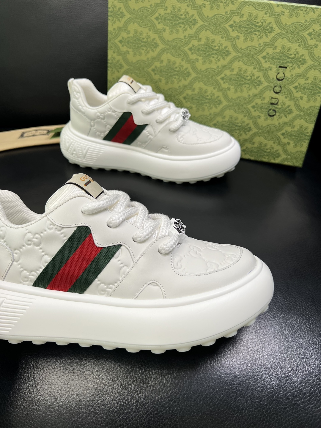 Gucci 高品质 顶级工艺品 古奇 专柜新款原厂配置，意大利进口牛皮面料，进口牛皮内里垫，透气舒适，鞋