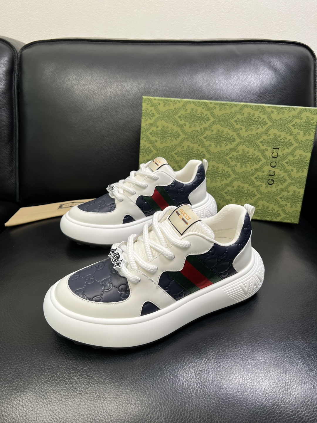 Gucci 高品质 顶级工艺品 古奇 专柜新款原厂配置，意大利进口牛皮面料，进口牛皮内里垫，透气舒适，鞋