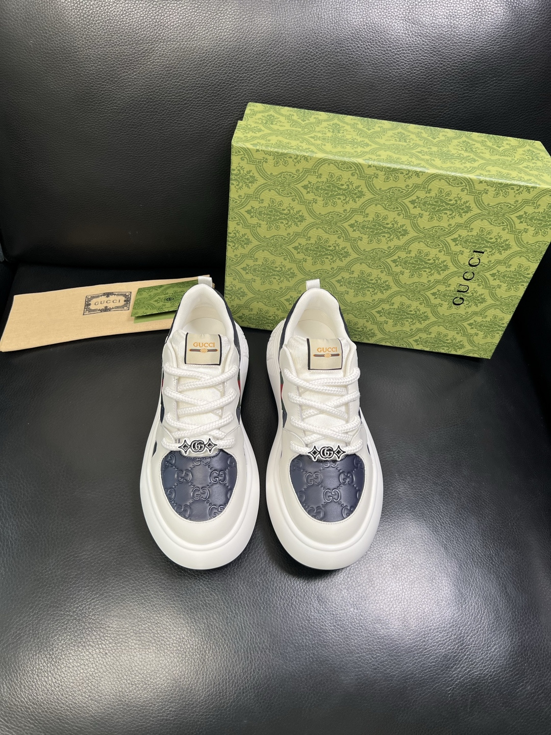 Gucci 高品质 顶级工艺品 古奇 专柜新款原厂配置，意大利进口牛皮面料，进口牛皮内里垫，透气舒适，鞋