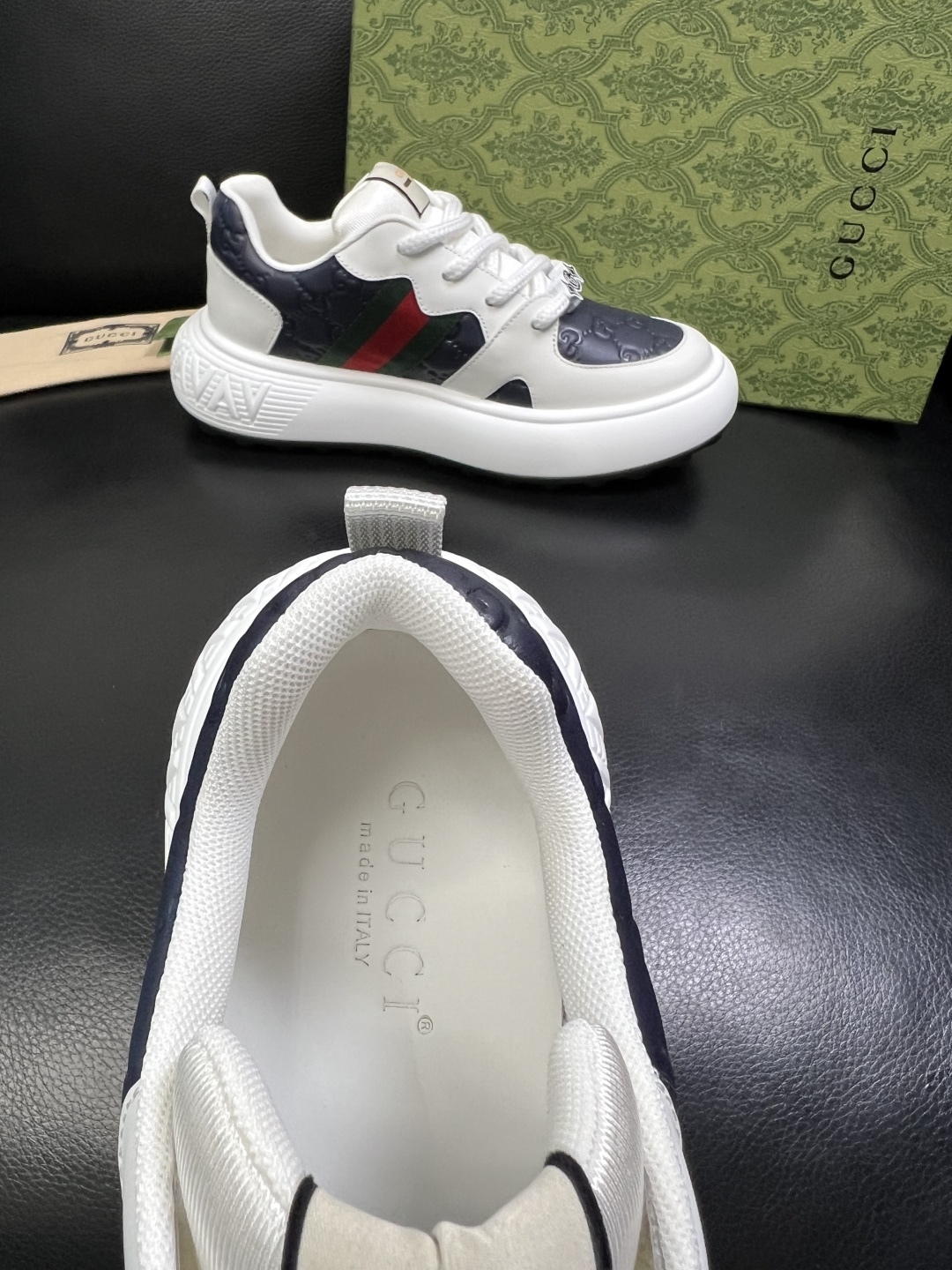 Gucci 高品质 顶级工艺品 古奇 专柜新款原厂配置，意大利进口牛皮面料，进口牛皮内里垫，透气舒适，鞋