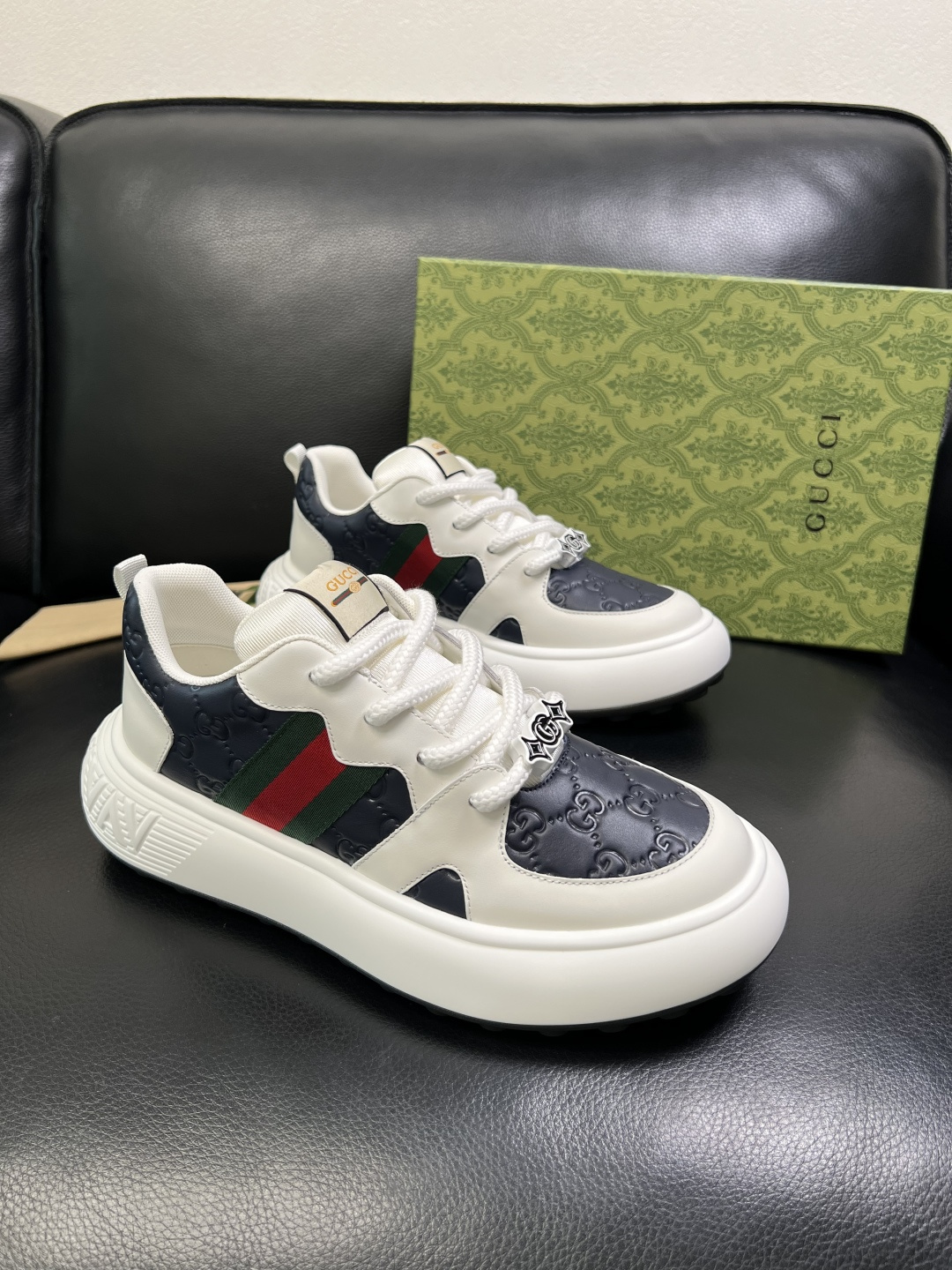 NO:604612,Gucci high-quality top handicrafts Gucci counter new model original configuration, Italian imported cowhide fabric, imported cowhide lining, breathable and comfortable, original soles are super comfortable, original factory and single goods, welcome to compare, code number 38-44 (customized 45),,gucci,cowhide19860909Gucci 高品质 顶级工艺品 古奇 专柜新款原厂配置,意大利进口牛皮面料,进口牛皮内里垫,透气舒适,鞋底原厂特供原版底超级舒适,原厂跟单货,欢迎对比,码数 38-44（订做 45）,,gucci,cowhide,Men's shoes