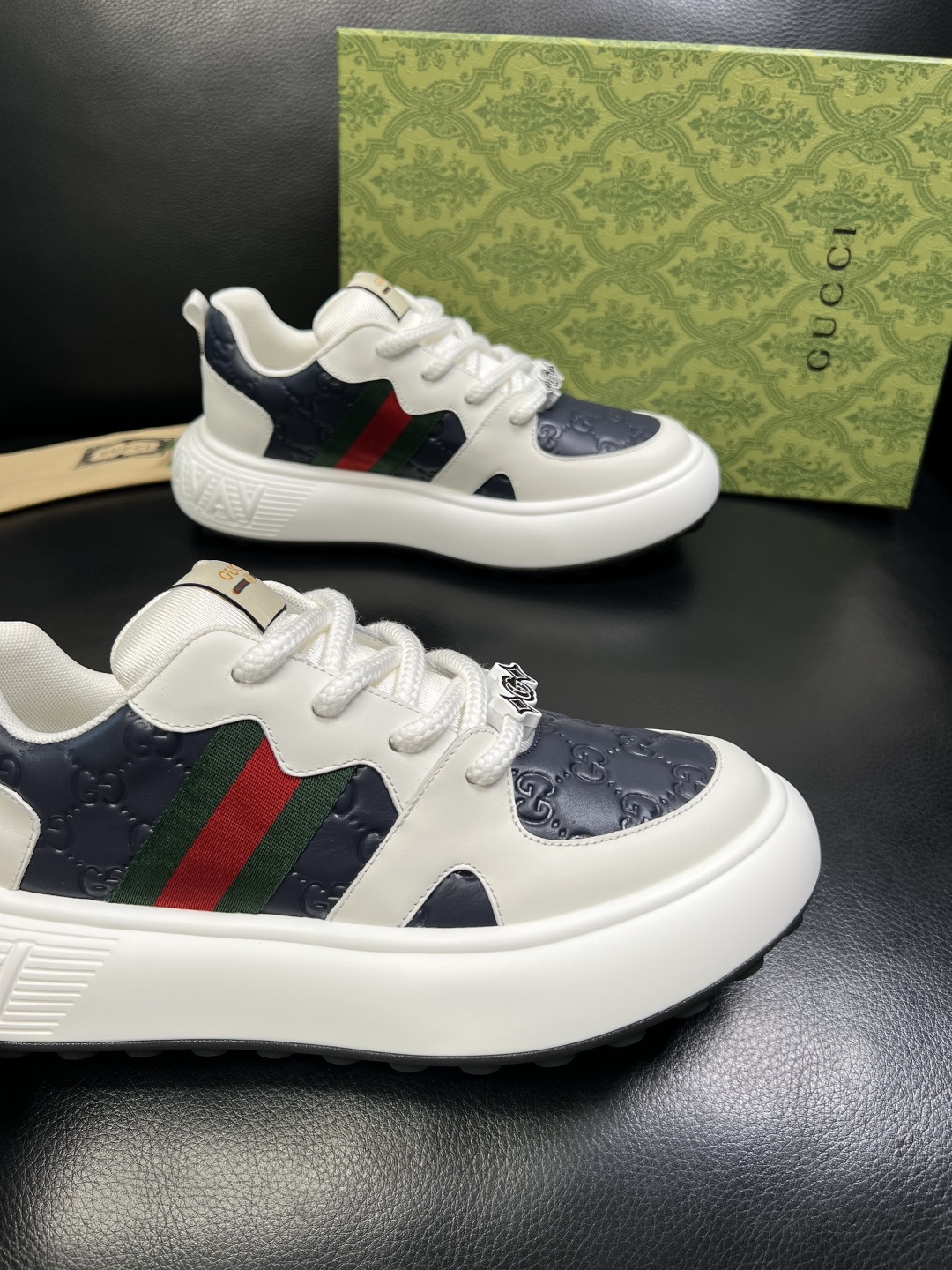 Gucci 高品质 顶级工艺品 古奇 专柜新款原厂配置，意大利进口牛皮面料，进口牛皮内里垫，透气舒适，鞋