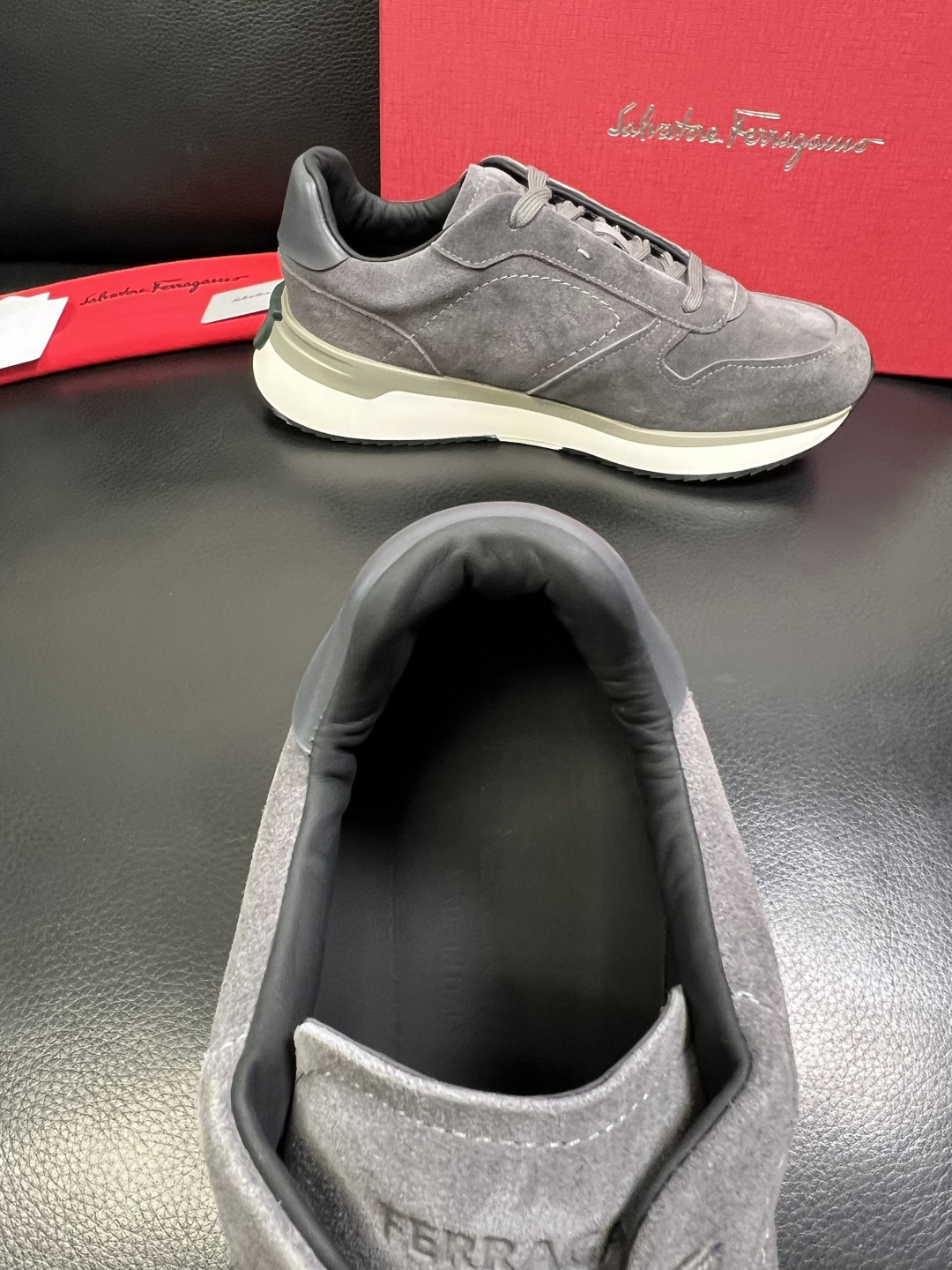 Ferragamo 高品质 顶级工艺品 菲拉格慕 专柜同步发售原厂配置，意大利进口原版牛皮，进口水染牛里