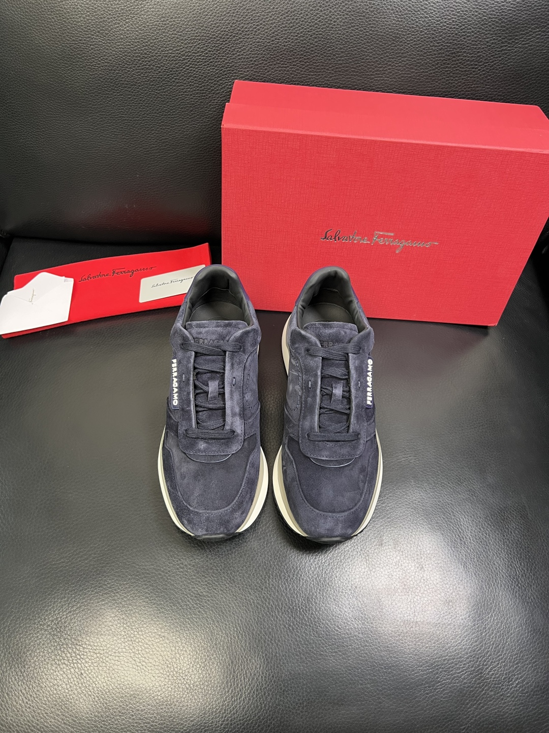 Ferragamo 高品质 顶级工艺品 菲拉格慕 专柜同步发售原厂配置，意大利进口原版牛皮，进口水染牛里