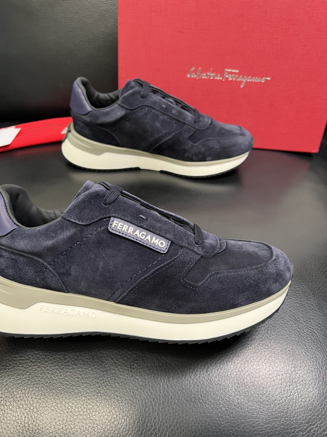 Ferragamo 高品质 顶级工艺品 菲拉格慕 专柜同步发售原厂配置，意大利进口原版牛皮，进口水染牛里